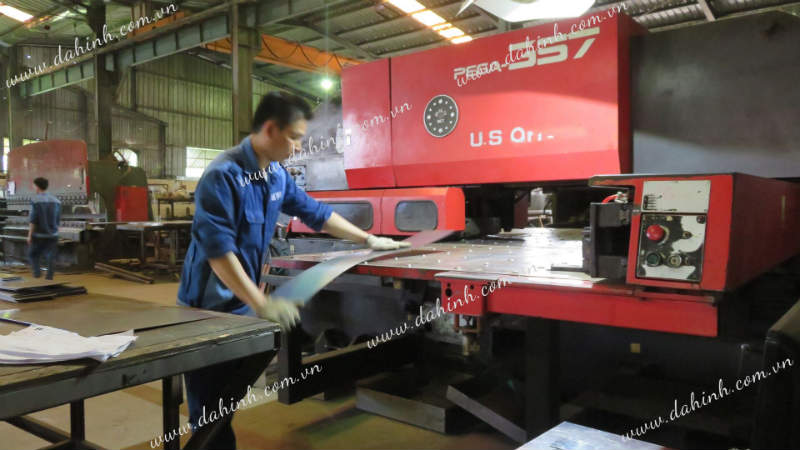 dia-chi-cat-cnc-dot-dap-kim-loai-tam-2
