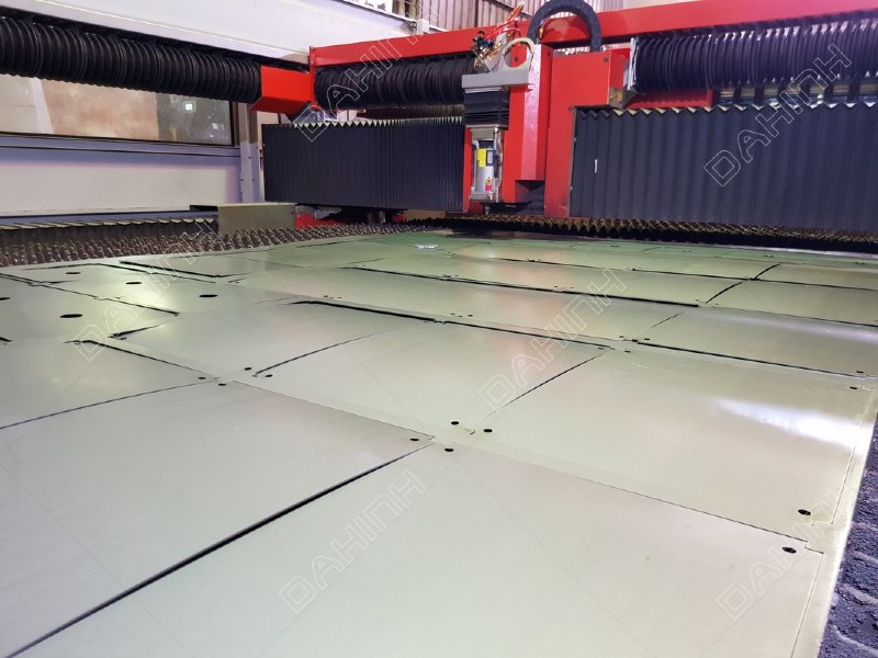 Gia công cắt laser đột lỗ cnc kim loại