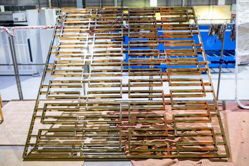 gia công vách ngăn cnc inox mạ vàng