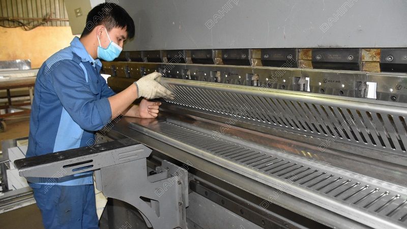 Địa chỉ gia công cơ khí theo yêu cầu uy tín #1 tại Hà Nội 2 máy móc tại Xưởng cơ khí Đa Hình