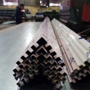 chan-gap-cnc-u-inox-tai-da-hinh