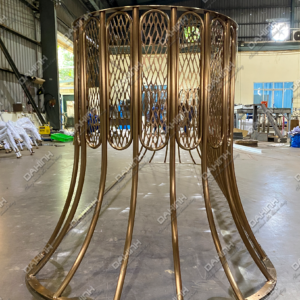 khung quầy lễ tân inox