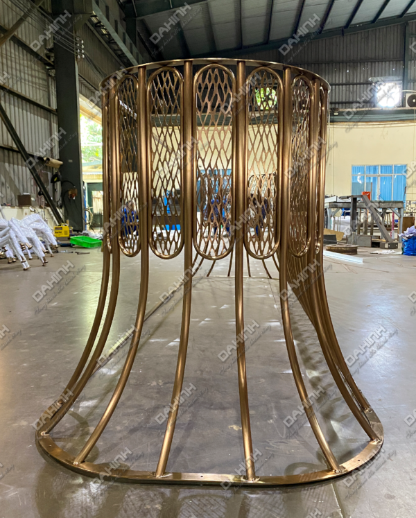 khung quầy lễ tân inox