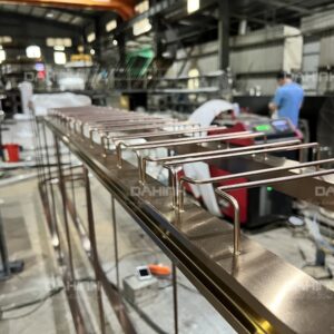 giá treo ly quầy bar