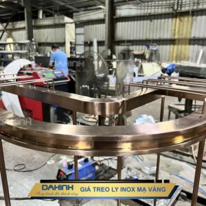 giá treo ly quầy bar