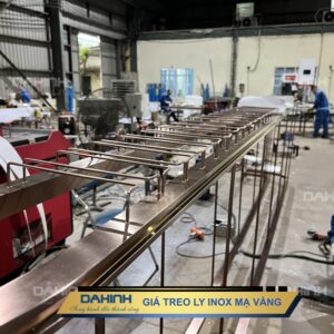 giá treo ly quầy bar