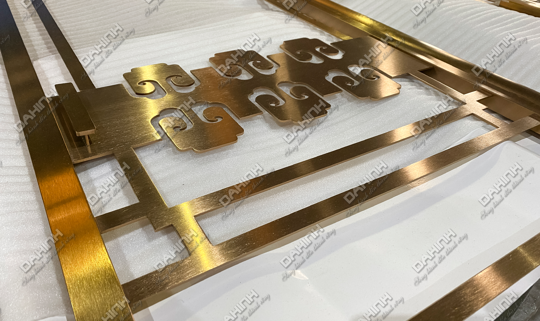 cửa inox mạ vàng