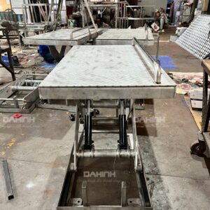 bàn nâng hạ chiều cao