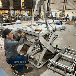 bàn nâng hạ chiều cao