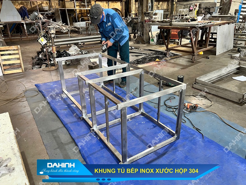 khung tủ bếp inox