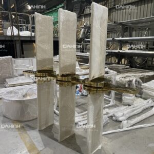 kệ ngăn phòng khách và bếp