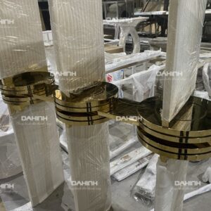 kệ ngăn phòng khách và bếp