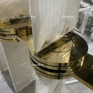 kệ ngăn phòng khách và bếp