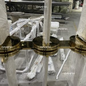 kệ ngăn phòng khách và bếp