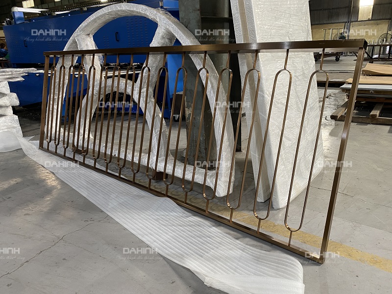 gia công inox mạ vàng