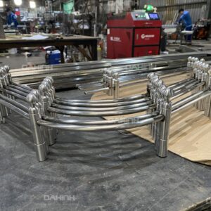 trụ cầu thang inox