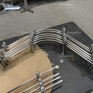 trụ cầu thang inox