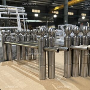 trụ cầu thang inox
